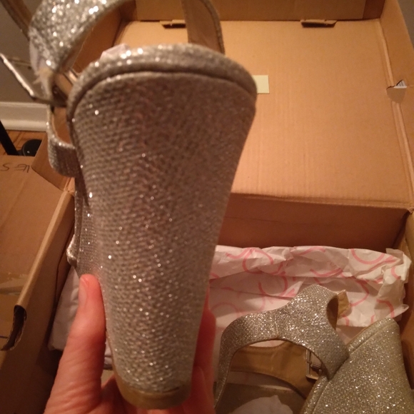Brand New Sparkle shoes - Picture 5 of 9